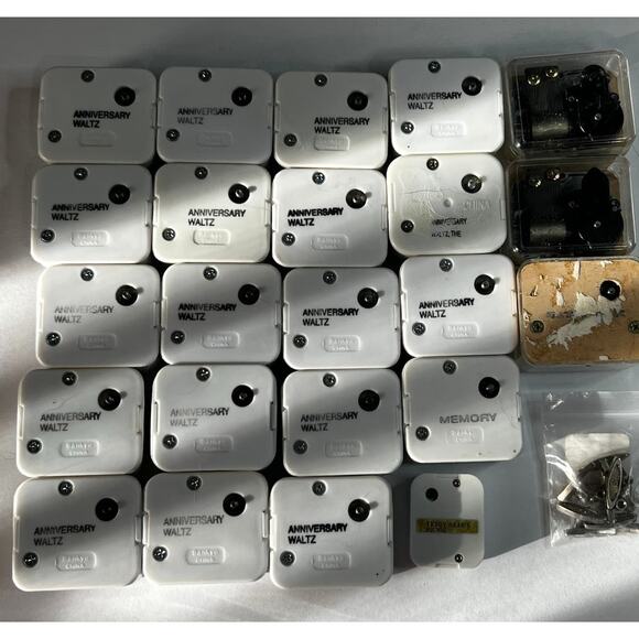 LG Assortment of Sanyko Winding Music Boxes for Craft Projects 23 Boxes 20 Stems - Picture 1 of 2